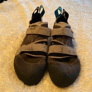 Scarps Origin Rock climbing shoes. Size 11 1/2 Barely worn! Like brand new!